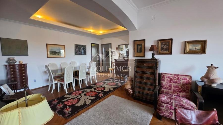 Apartament cu 3 camere circular în P-ța Universității