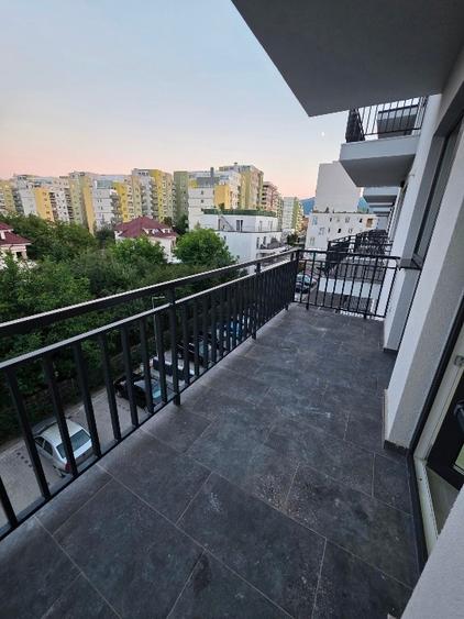 Apartament cu 3 camere, mobilat în Tractorul