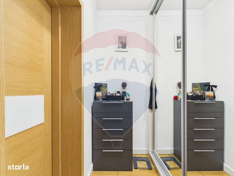 Apartament cu 3 camere decomandat, mobilat în Tei