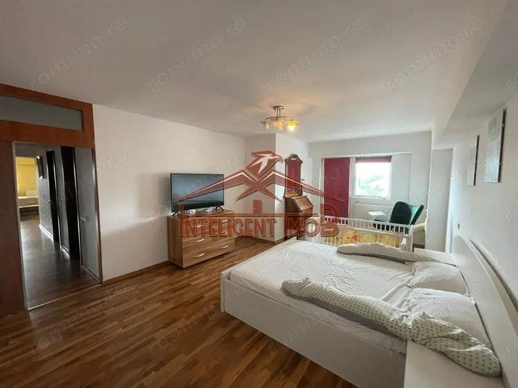 Apartament cu 4 camere semidecomandat în Central