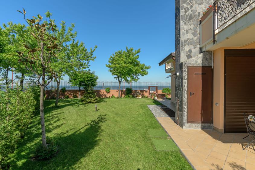 Duplex cu 7 camere cu Canalizare în Faleza Nord