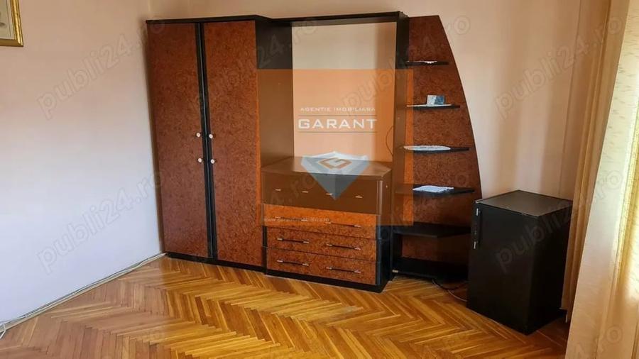 Apartament cu 4 camere decomandat în Central