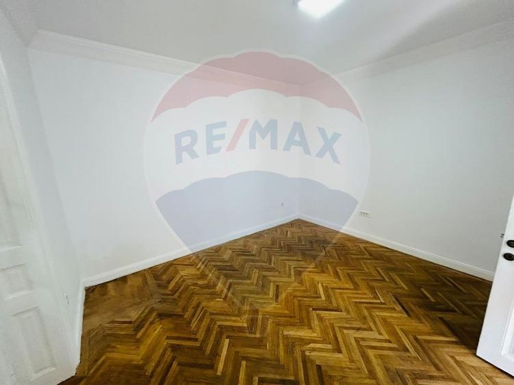 Casă individuală cu 3 camere cu Teren 160 Mp în Central
