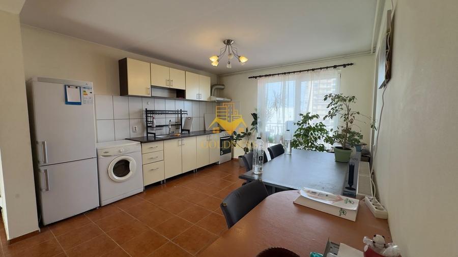 Apartament cu 3 camere semidecomandat, mobilat în Zorilor