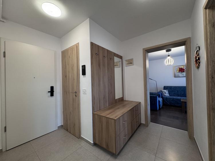 Apartament cu 2 camere decomandat, mobilat în Tractorul