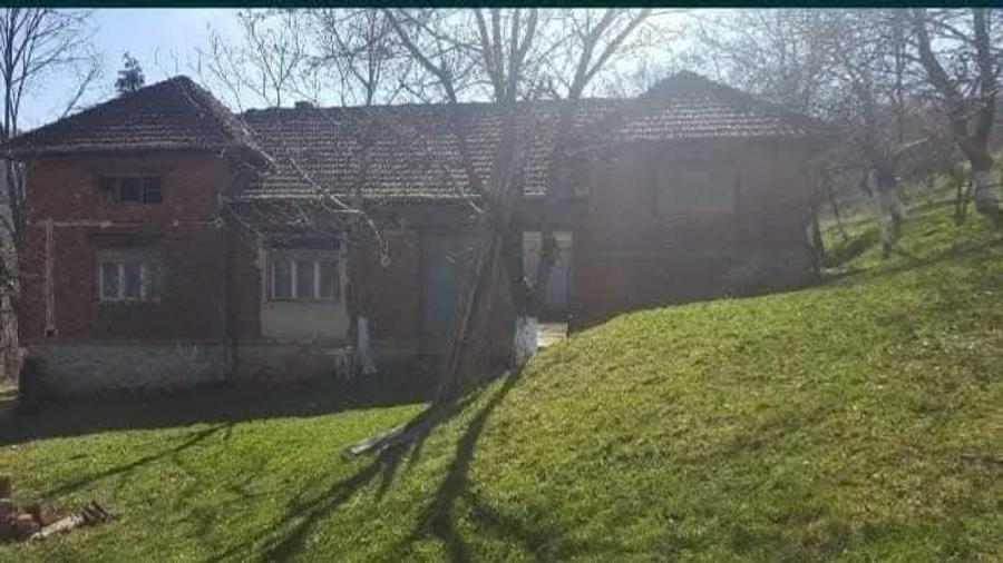 Casă cu 4 camere în Câmp