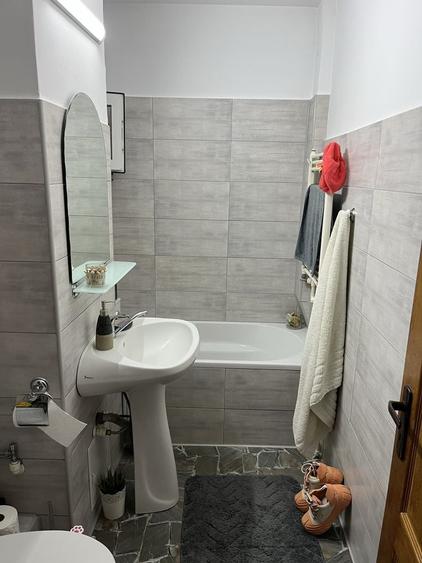 Apartament cu 3 camere decomandat în Exterior Vest