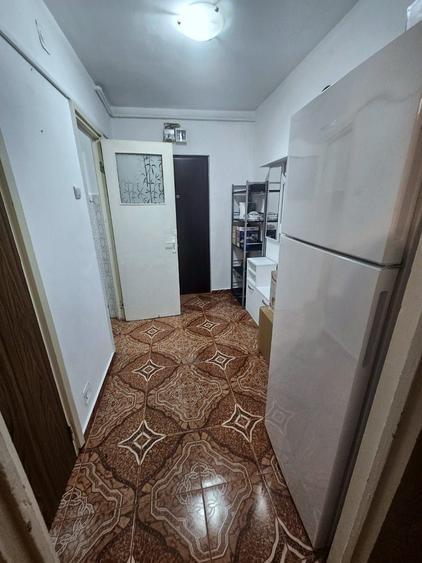Apartament cu 3 camere semidecomandat în Drumul Taberei