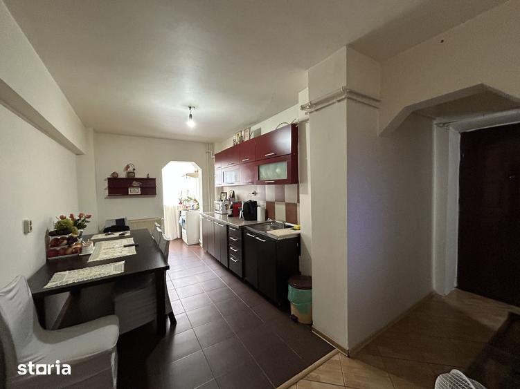 Apartament cu 3 camere decomandat în Central