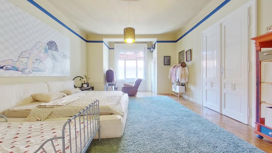 Apartament cu 3 camere semidecomandat, mobilat în Central