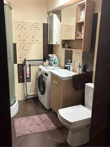 Apartament cu 3 camere decomandat în Florești