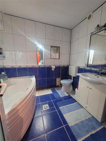 Casă cu 3 camere cu Canalizare în Palas