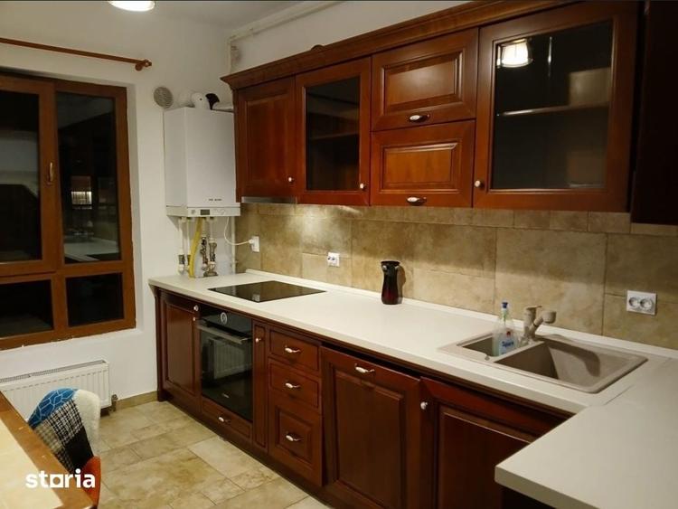 Apartament cu 3 camere decomandat în Metalurgiei