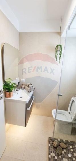 Apartament cu 4 camere decomandat în Băneasa