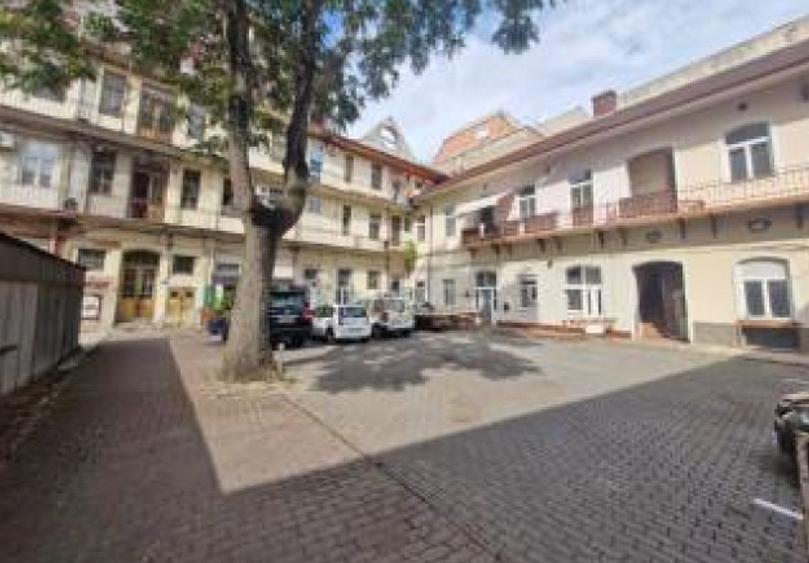 Apartament cu 3 camere în Centru Civic