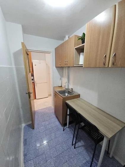 Apartament cu 2 camere decomandat, mobilat în Brâncoveanu