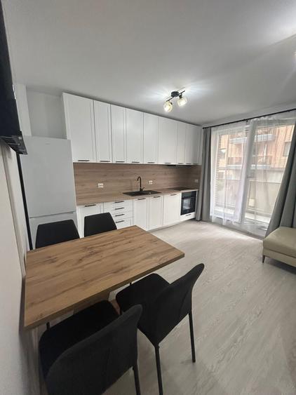 Apartament cu 3 camere semidecomandat în Exterior Vest