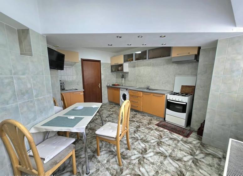 Apartament cu 3 camere decomandat, mobilat în Unirii