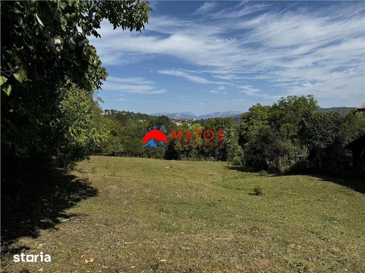 Teren de 3526 mp, în Poiana