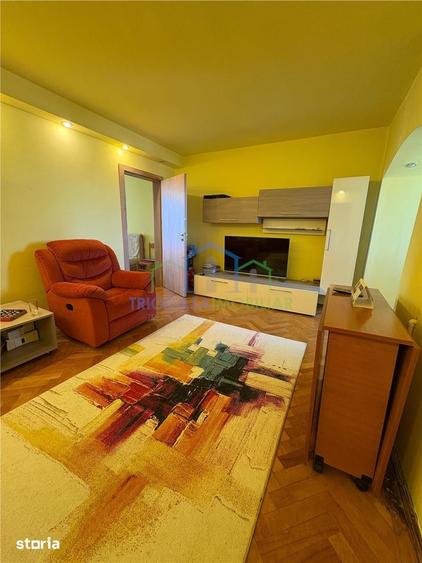Apartament cu 4 camere semidecomandat în Calea București