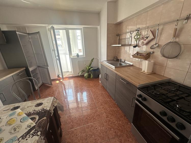 Apartament cu 2 camere decomandat, mobilat în Calea Călărașilor