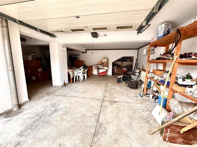 Casă individuală cu 6 camere cu Piscina în Tractorul