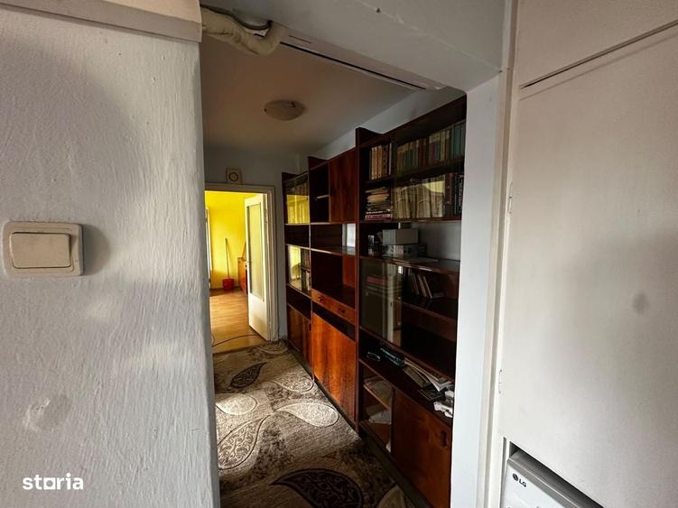 Apartament cu 3 camere semidecomandat în Central