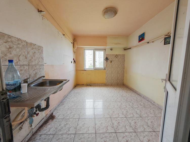 Apartament cu 3 camere decomandat în Faleza Nord