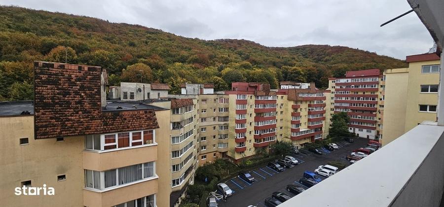 Apartament cu 4 camere decomandat în Răcădău