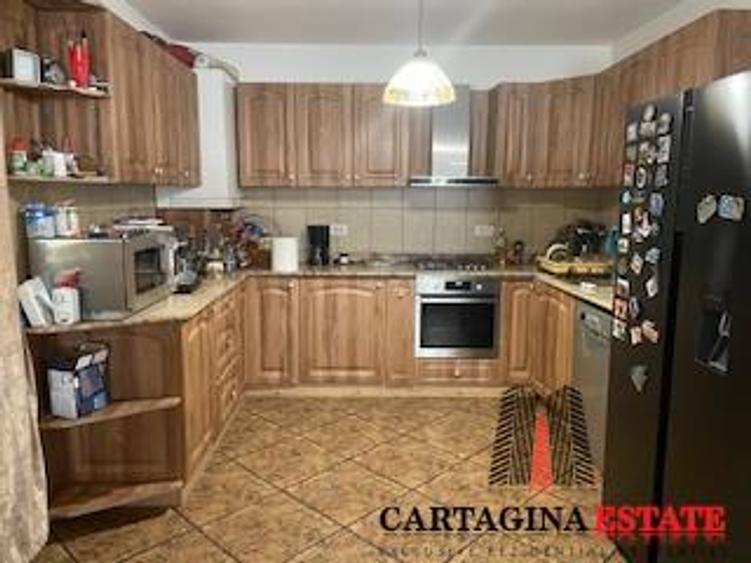 Casă cu 5 camere cu Teren 235 Mp în Pipera