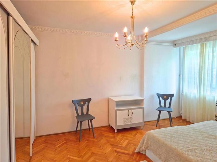 Apartament cu 3 camere decomandat în 1 Mai