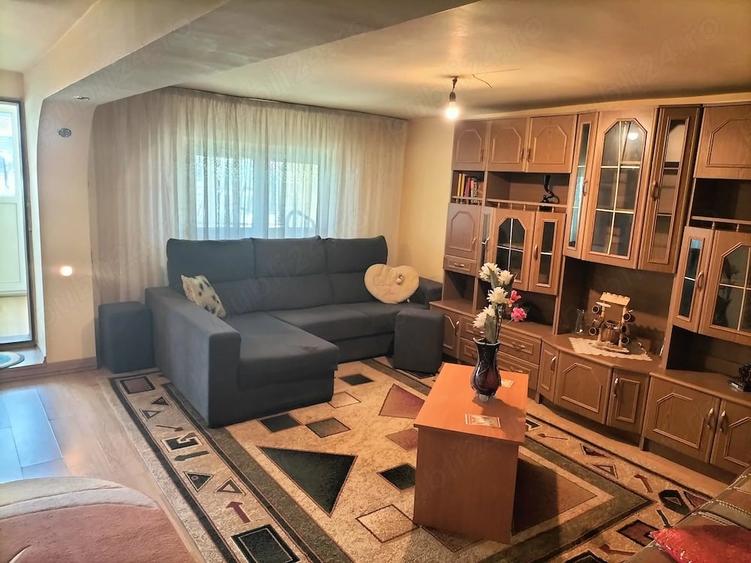 Casă cu 5 camere cu Teren 1000 Mp în Central