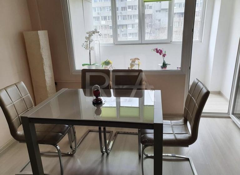 Apartament cu 3 camere decomandat, mobilat în Drumul Taberei