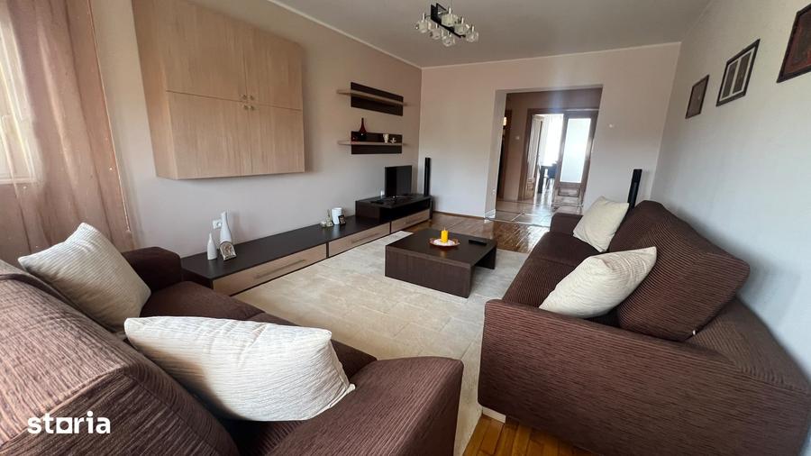 Apartament cu 3 camere decomandat în Intim