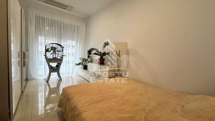 Apartament cu 4 camere decomandat, mobilat în Torontalului