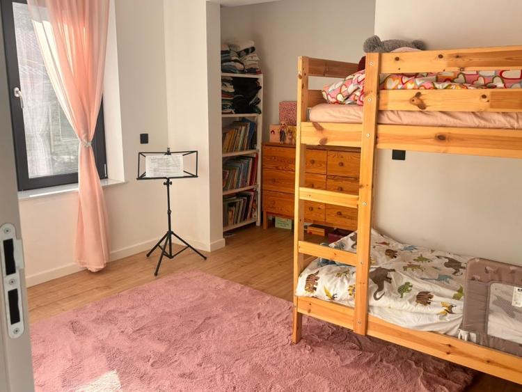 Casă individuală cu 8 camere cu Canalizare în Florești