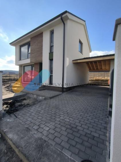 Duplex cu 4 camere cu Canalizare în Chinteni