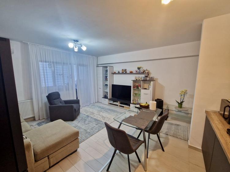 Apartament cu 3 camere decomandat, mobilat în Negru Vodă