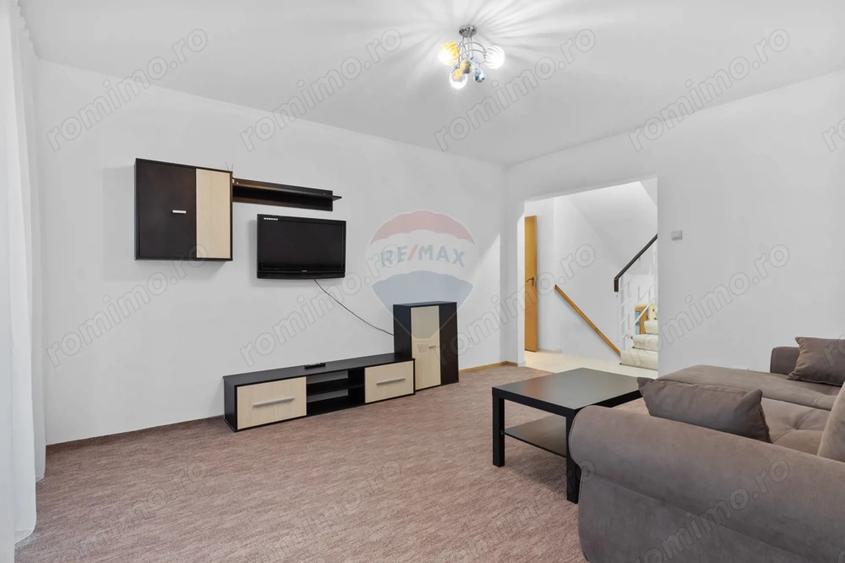 Apartament cu 3 camere decomandat, mobilat în Polivalentă