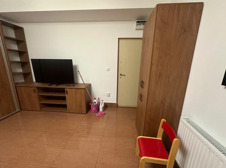 Garsonieră decomandată în Gorjului