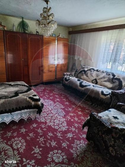 Casă cu 4 camere cu Teren 712 Mp în Călinești