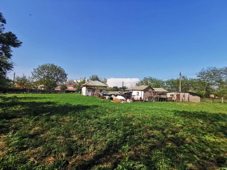 Casă cu 4 camere cu Teren 2088 Mp în Topraisar