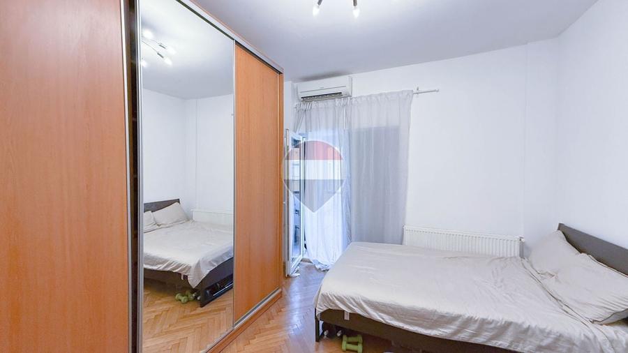 Apartament cu 3 camere decomandat, mobilat în Magheru