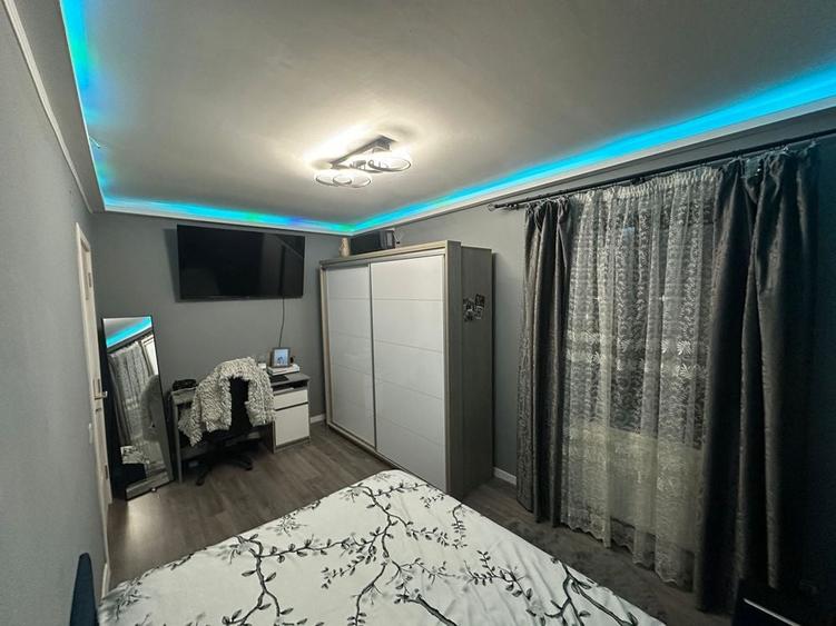 Apartament cu 3 camere semidecomandat în Exterior Vest