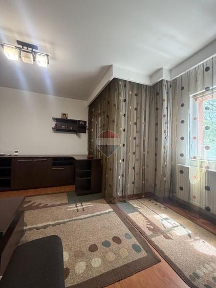 Apartament cu 2 camere decomandat, mobilat în Central