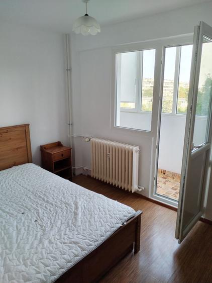 Apartament cu 2 camere semidecomandat în Berceni