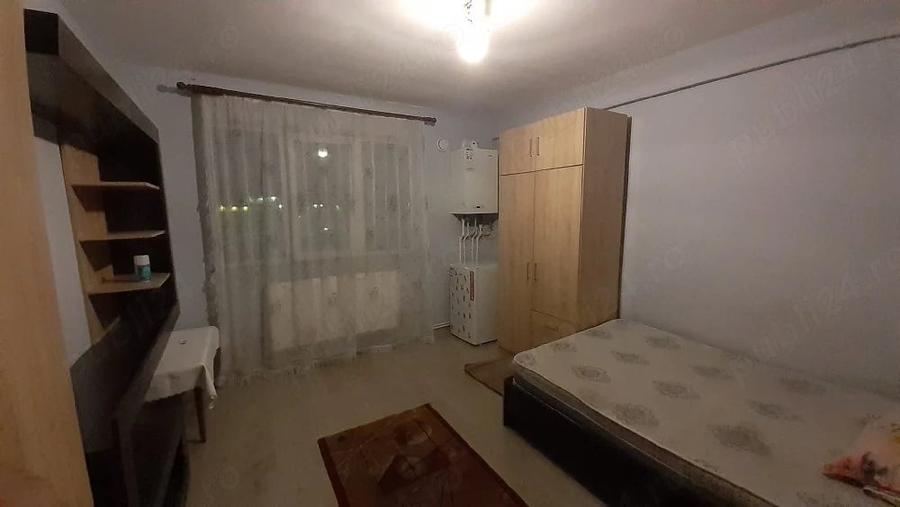 Garsonieră decomandată în Central