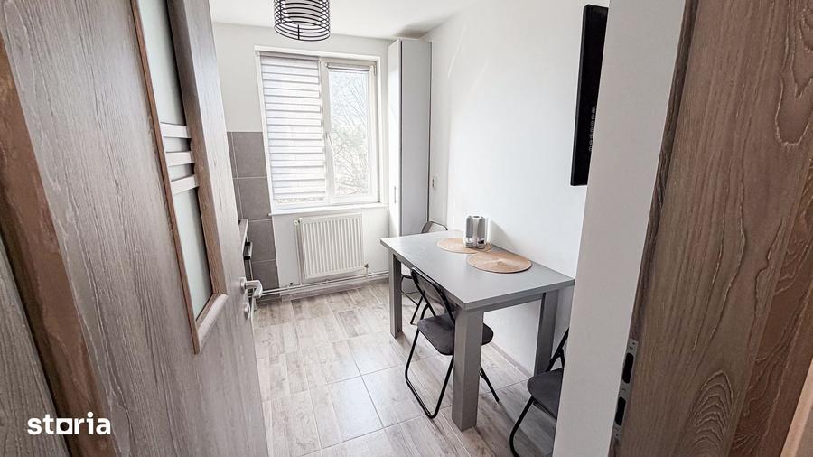 Apartament cu 3 camere semidecomandat în Ceair