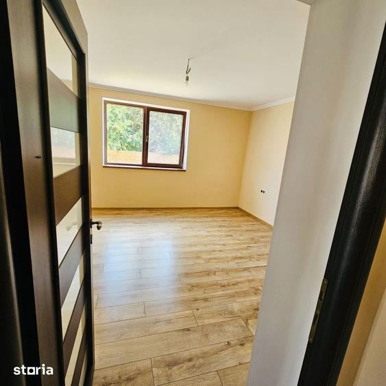 Casă cu 4 camere cu Teren 520 Mp în Borș