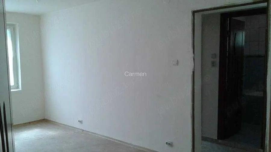 Inchiriez apartament 5 camere Crangasi - 1